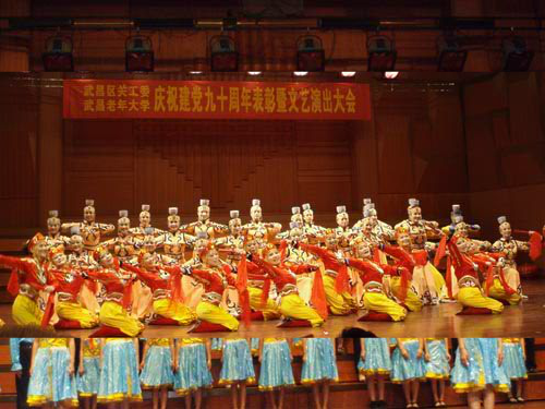 武昌老年大学庆祝建党90周年文艺演出（秋高气爽） 截图 4/8